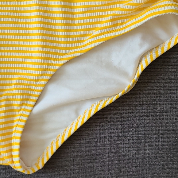 Old Navy Tankini bathing suit - Picture 4 of 10